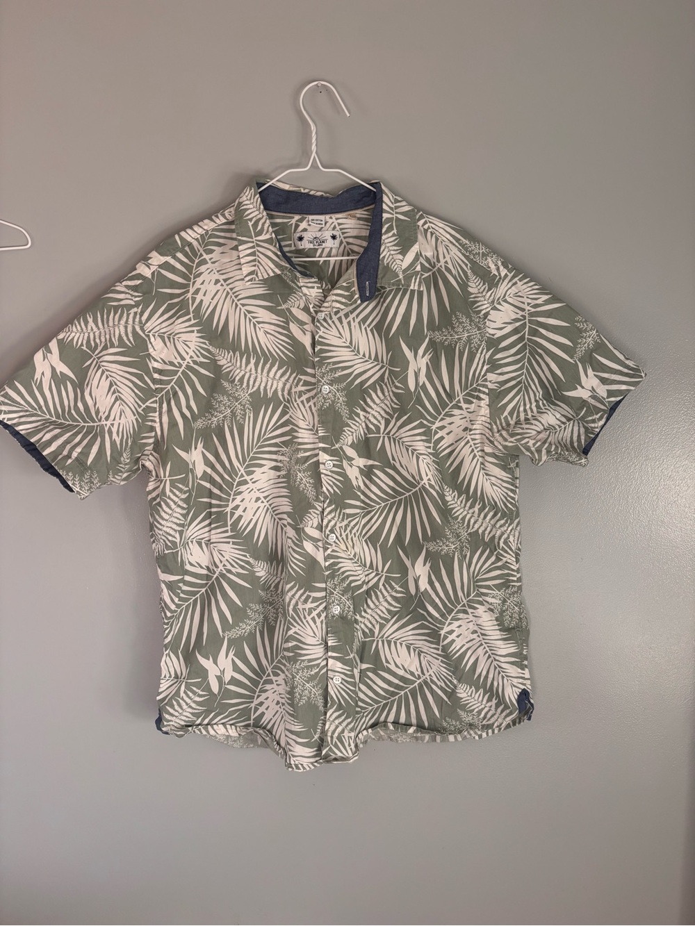 Free Planet Button Up Men’s 2XL